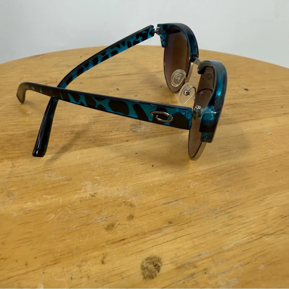 Oscar De La Renta blue /black silver rim Cats Eye Club Mod Sunglass 3053 045